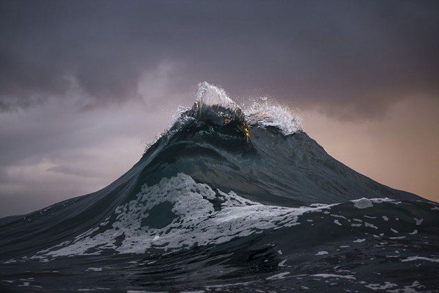 Морские волны, похожие на горы